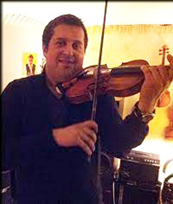 Costel Nitescu centre S. Grappelli essai violon avec chevalet bois 4 micros